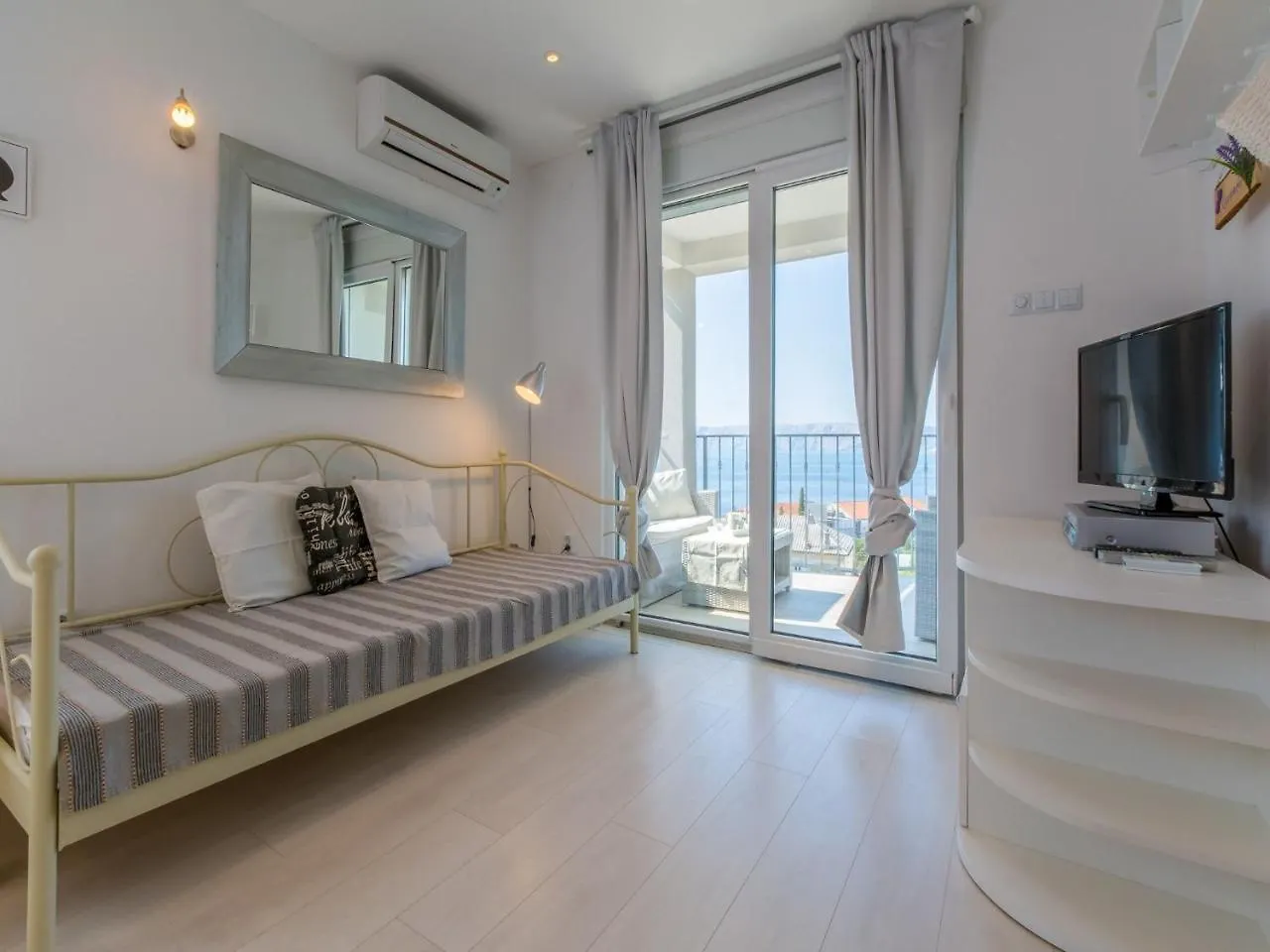 Apartments Lavarin Novi Vinodolski Croatia