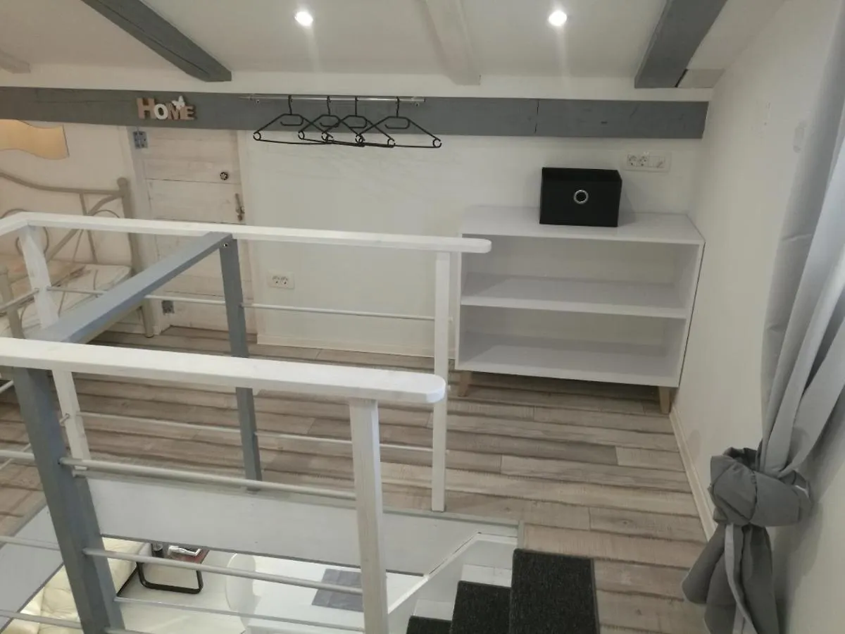 Apartments Lavarin Novi Vinodolski