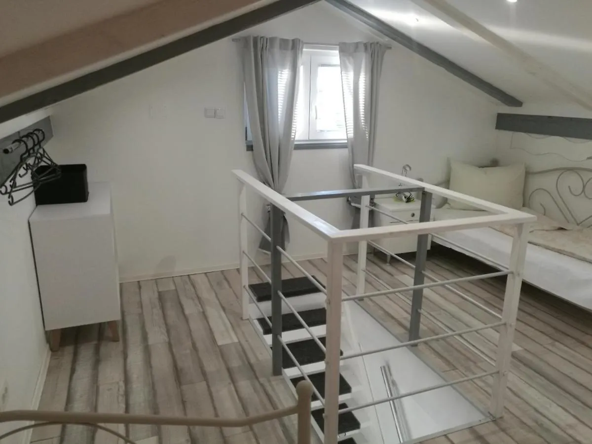 Apartments Lavarin Novi Vinodolski Croatia
